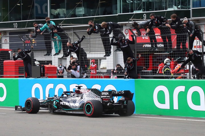 VC Eifelu: Fenomenálny Hamilton vyrovnal Schumachera